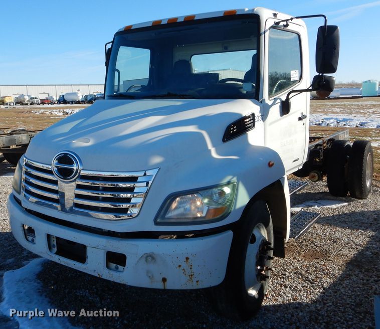 image for item DH6970 2007 Hino 308 truck cab and chassis