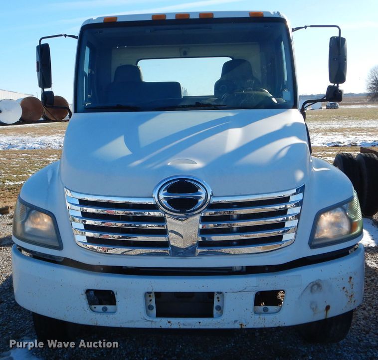 image for item DH6970 2007 Hino 308 truck cab and chassis