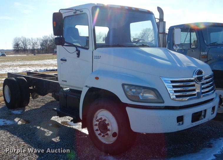 image for item DH6970 2007 Hino 308 truck cab and chassis