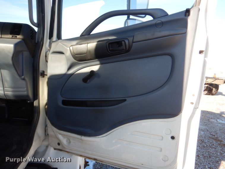 image for item DH6970 2007 Hino 308 truck cab and chassis