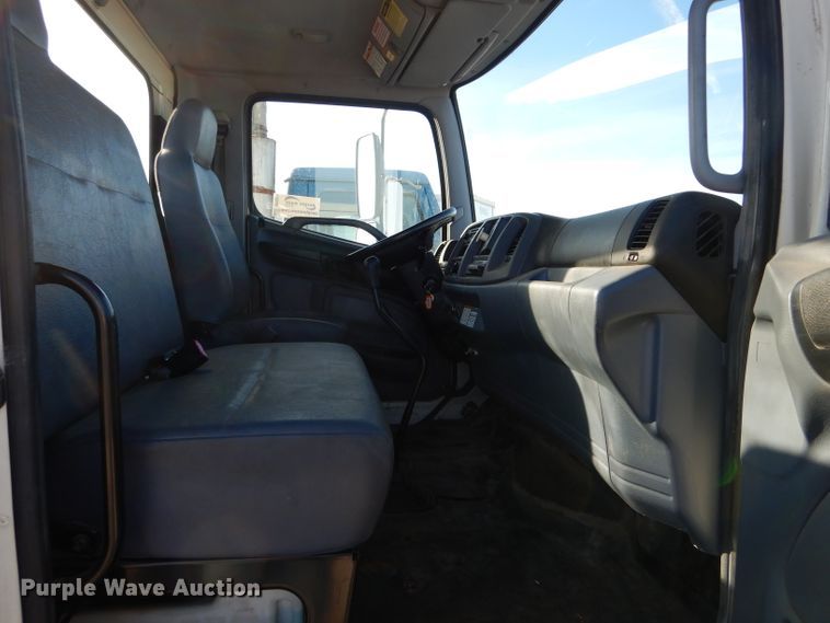 image for item DH6970 2007 Hino 308 truck cab and chassis