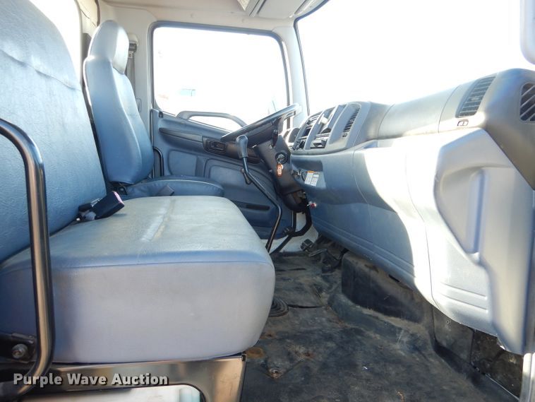 image for item DH6970 2007 Hino 308 truck cab and chassis