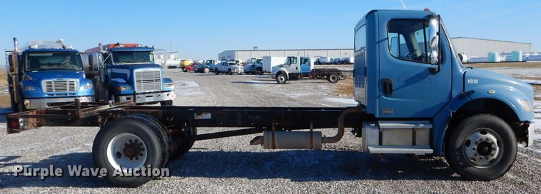 image for item DH6971 2004 Freightliner Business Class M2 truck cab and chassis