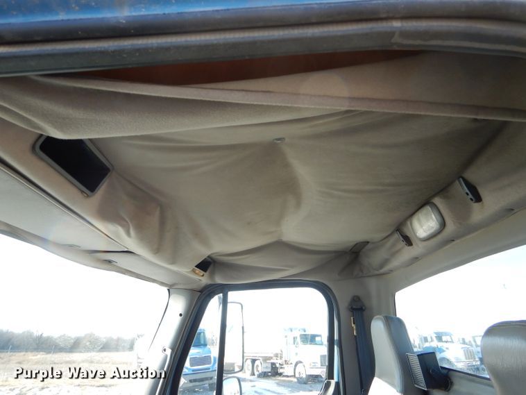 image for item DH6971 2004 Freightliner Business Class M2 truck cab and chassis