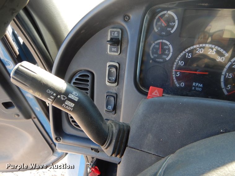 image for item DH6971 2004 Freightliner Business Class M2 truck cab and chassis