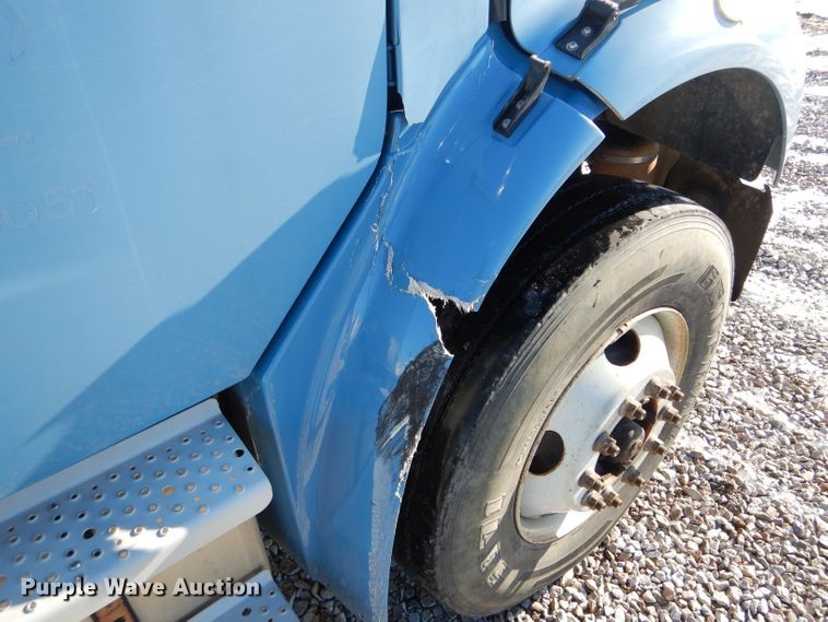 image for item DH6971 2004 Freightliner Business Class M2 truck cab and chassis