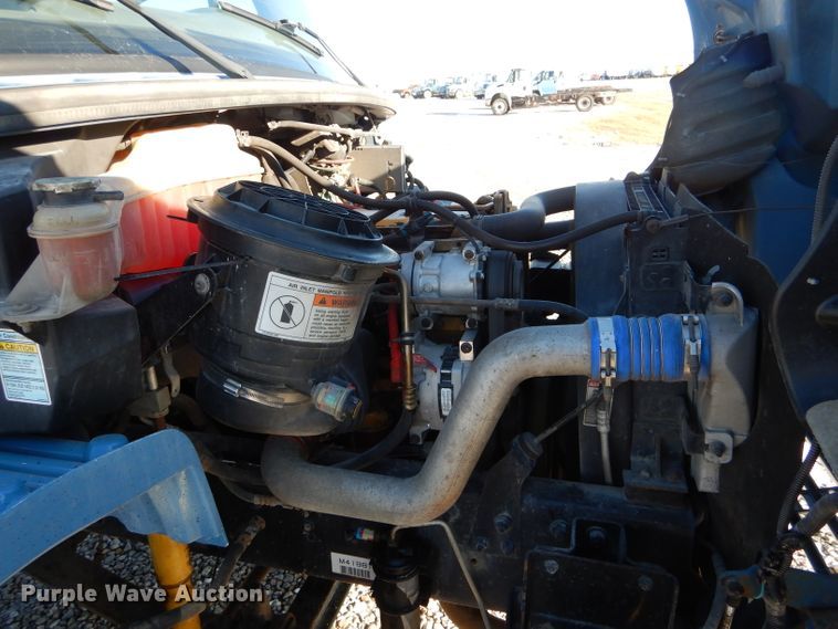 image for item DH6971 2004 Freightliner Business Class M2 truck cab and chassis