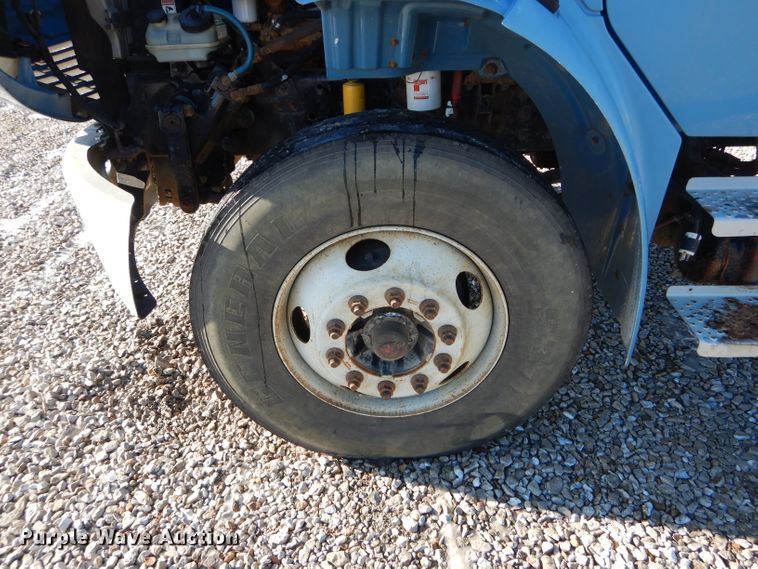 image for item DH6971 2004 Freightliner Business Class M2 truck cab and chassis