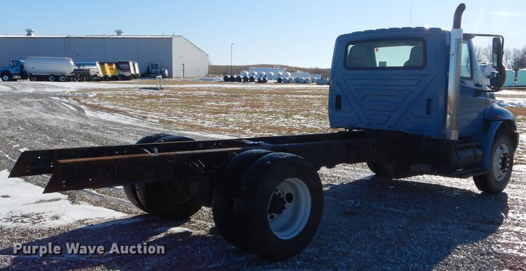 image for item DH6972 2006 International 4300 truck cab and chassis