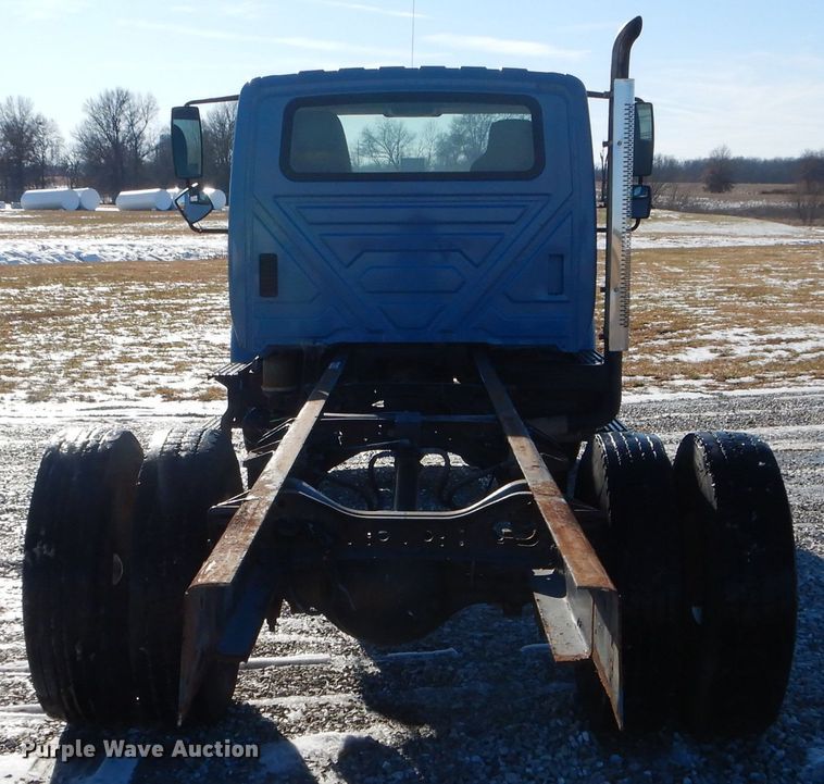 image for item DH6972 2006 International 4300 truck cab and chassis