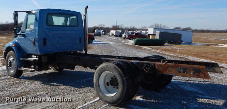 image for item DH6972 2006 International 4300 truck cab and chassis