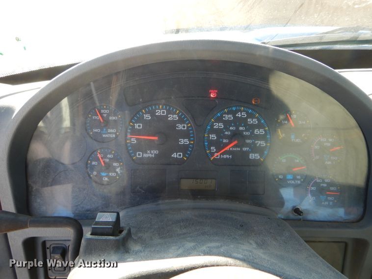 image for item DH6972 2006 International 4300 truck cab and chassis