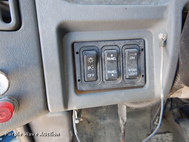 image for item DH6972 2006 International 4300 truck cab and chassis