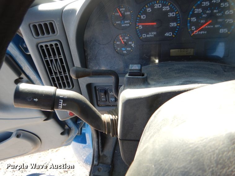 image for item DH6972 2006 International 4300 truck cab and chassis