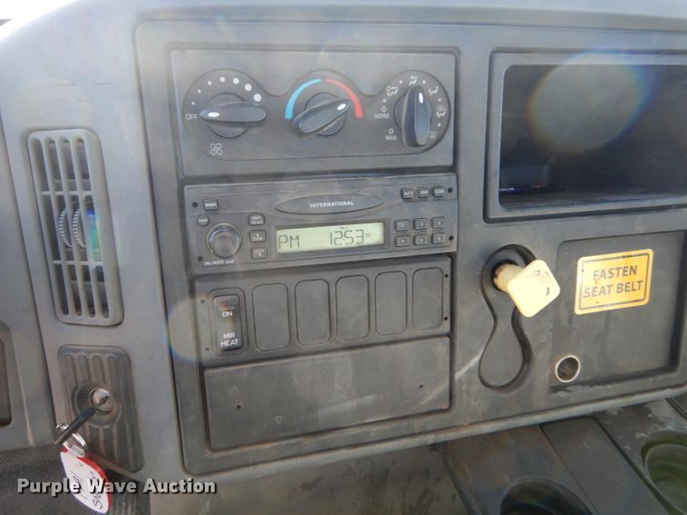 image for item DH6972 2006 International 4300 truck cab and chassis