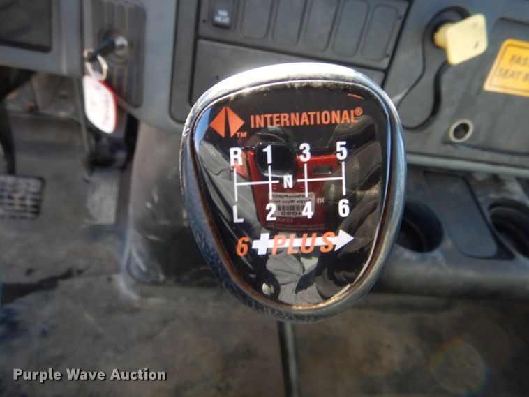 image for item DH6972 2006 International 4300 truck cab and chassis