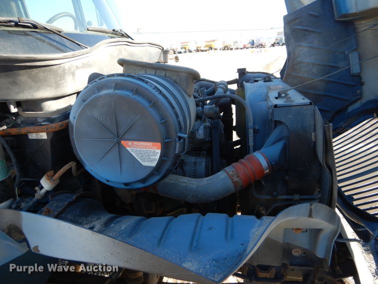 image for item DH6972 2006 International 4300 truck cab and chassis