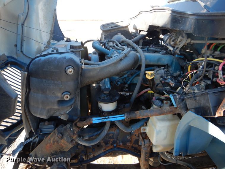 image for item DH6972 2006 International 4300 truck cab and chassis