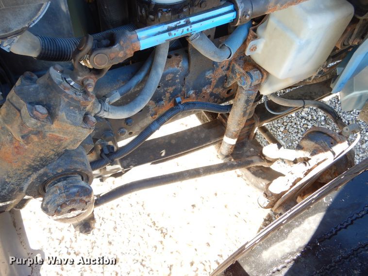 image for item DH6972 2006 International 4300 truck cab and chassis