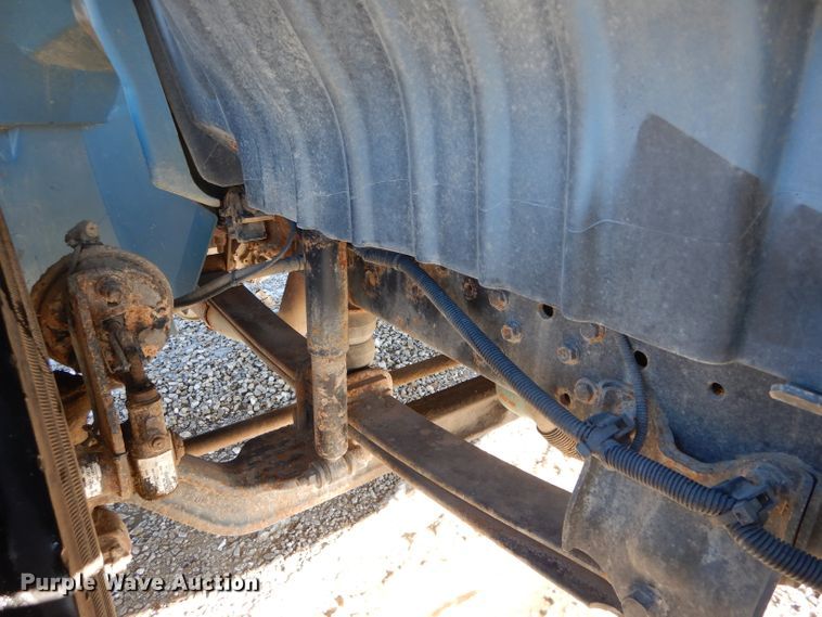 image for item DH6972 2006 International 4300 truck cab and chassis