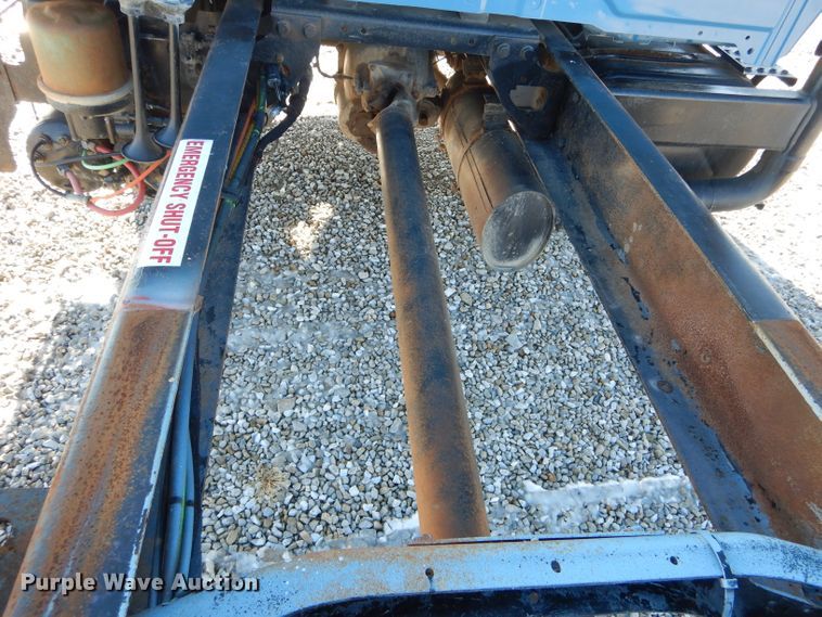 image for item DH6972 2006 International 4300 truck cab and chassis