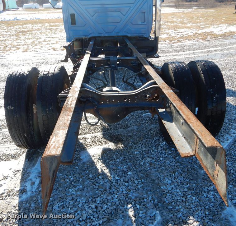 image for item DH6972 2006 International 4300 truck cab and chassis