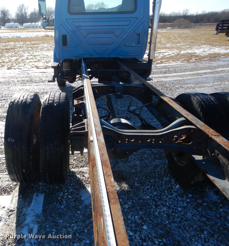 image for item DH6972 2006 International 4300 truck cab and chassis