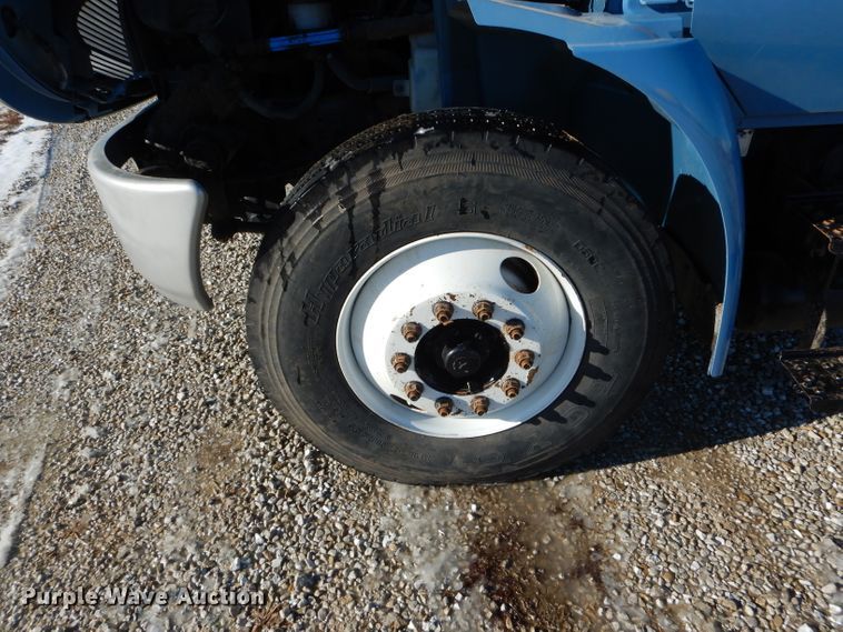 image for item DH6972 2006 International 4300 truck cab and chassis