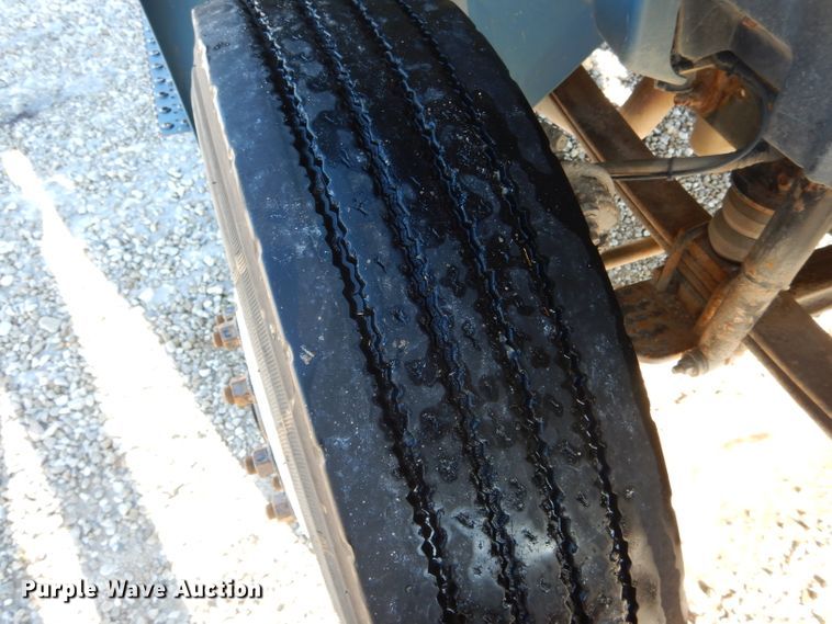 image for item DH6972 2006 International 4300 truck cab and chassis