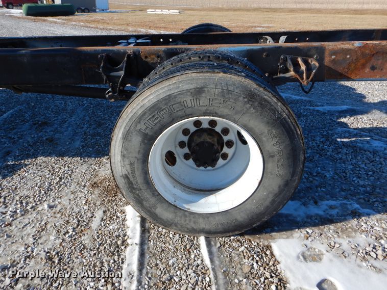 image for item DH6972 2006 International 4300 truck cab and chassis