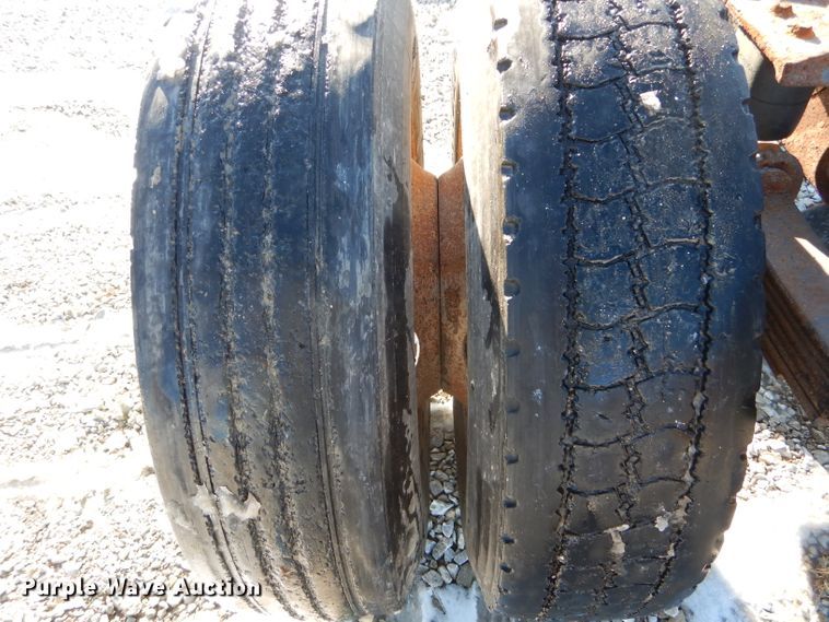 image for item DH6972 2006 International 4300 truck cab and chassis