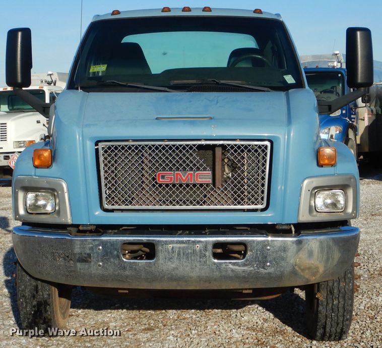 image for item DH6973 2008 GMC C7500 truck cab and chassis