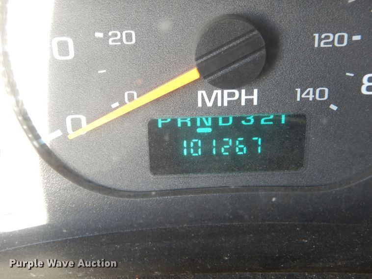 image for item DH6973 2008 GMC C7500 truck cab and chassis