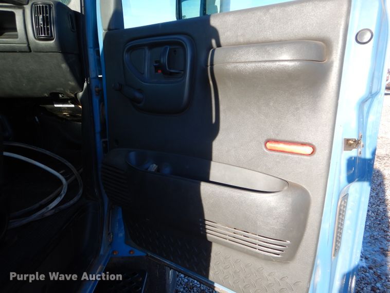 image for item DH6973 2008 GMC C7500 truck cab and chassis