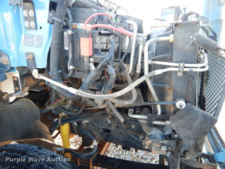 image for item DH6973 2008 GMC C7500 truck cab and chassis