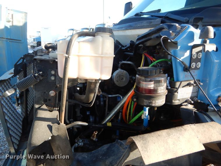 image for item DH6973 2008 GMC C7500 truck cab and chassis