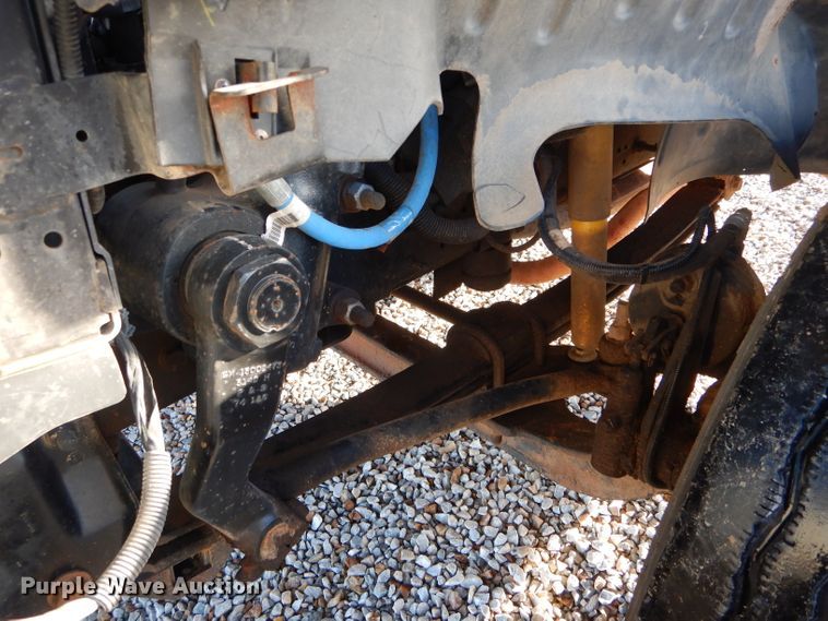 image for item DH6973 2008 GMC C7500 truck cab and chassis