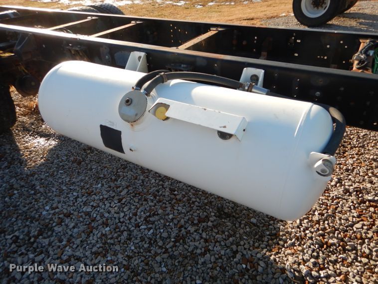 image for item DH6973 2008 GMC C7500 truck cab and chassis