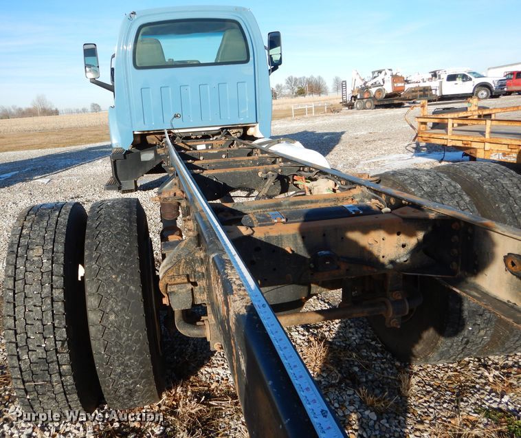 image for item DH6973 2008 GMC C7500 truck cab and chassis