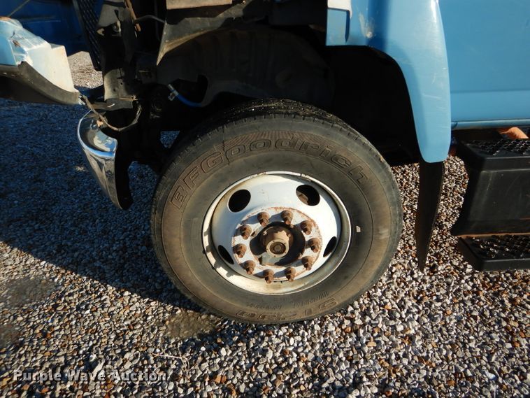 image for item DH6973 2008 GMC C7500 truck cab and chassis