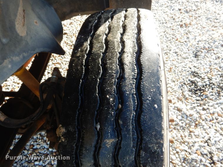 image for item DH6973 2008 GMC C7500 truck cab and chassis