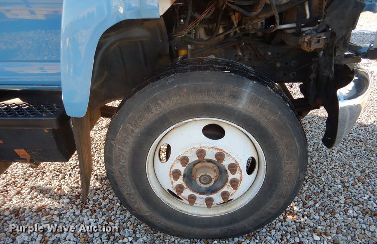 image for item DH6973 2008 GMC C7500 truck cab and chassis