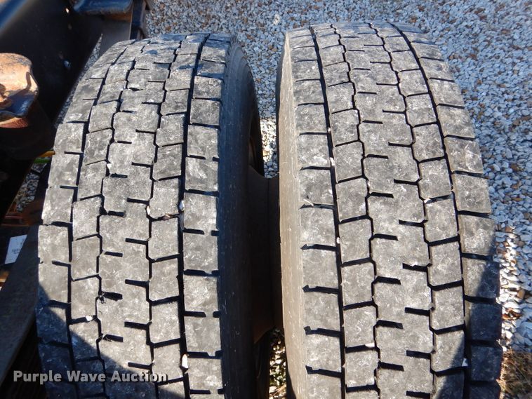 image for item DH6973 2008 GMC C7500 truck cab and chassis