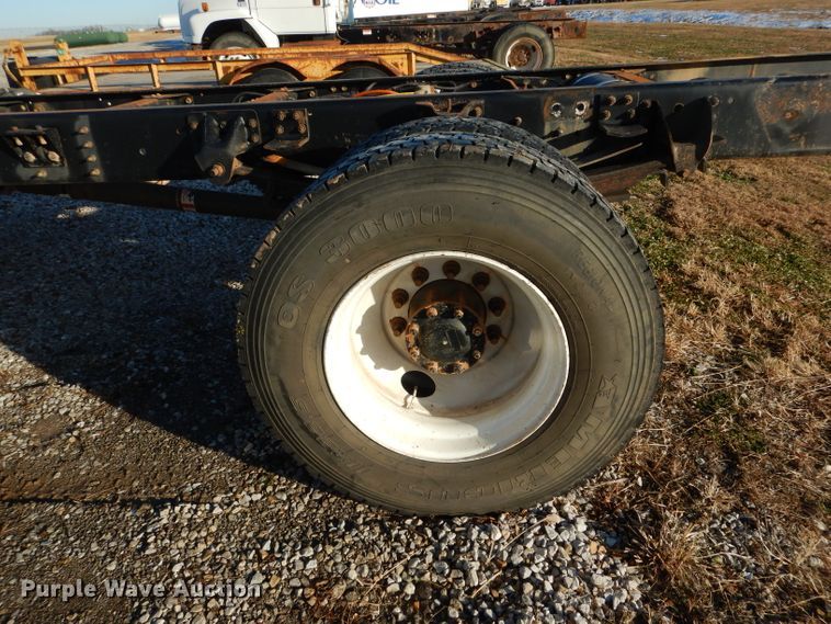 image for item DH6973 2008 GMC C7500 truck cab and chassis