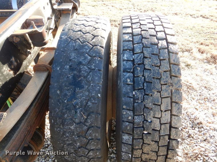 image for item DH6973 2008 GMC C7500 truck cab and chassis