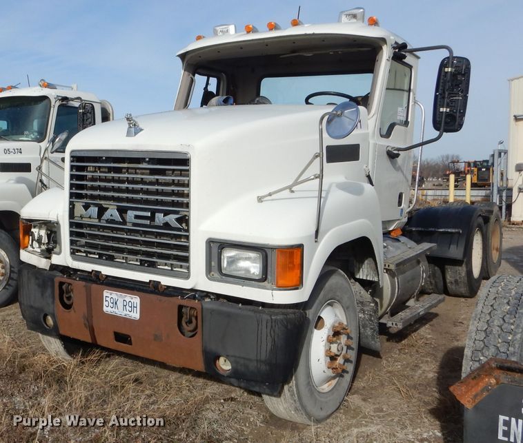 image for item DH6976 2007 Mack CHN semi truck