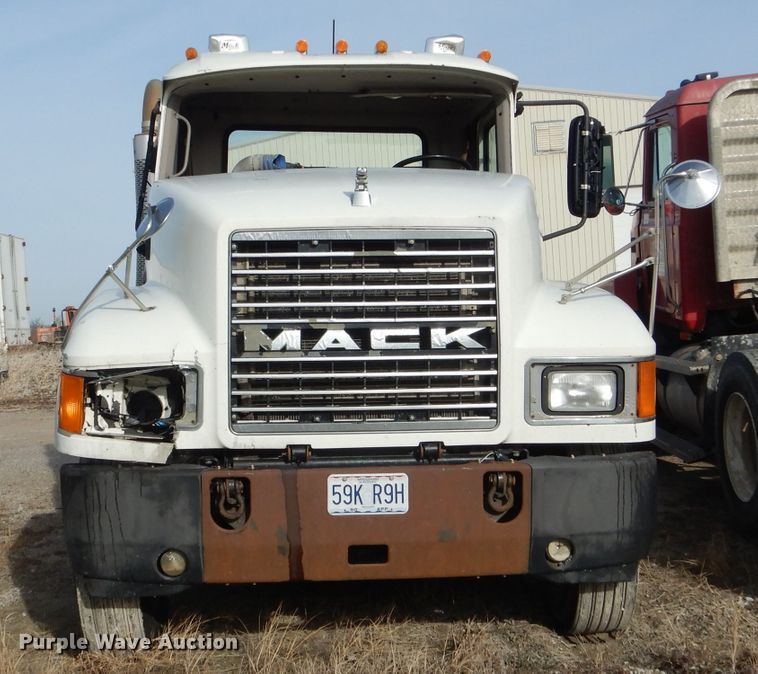 image for item DH6976 2007 Mack CHN semi truck