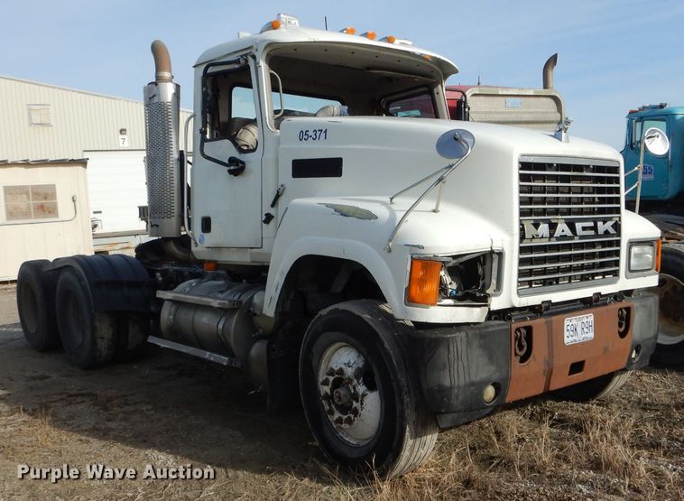 image for item DH6976 2007 Mack CHN semi truck