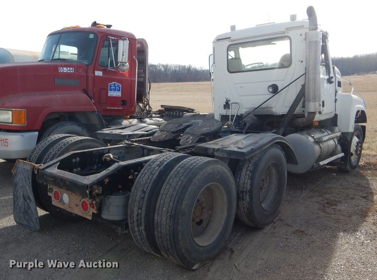 image for item DH6976 2007 Mack CHN semi truck