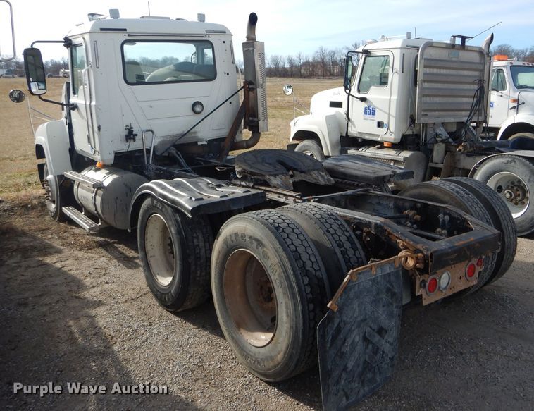 image for item DH6976 2007 Mack CHN semi truck
